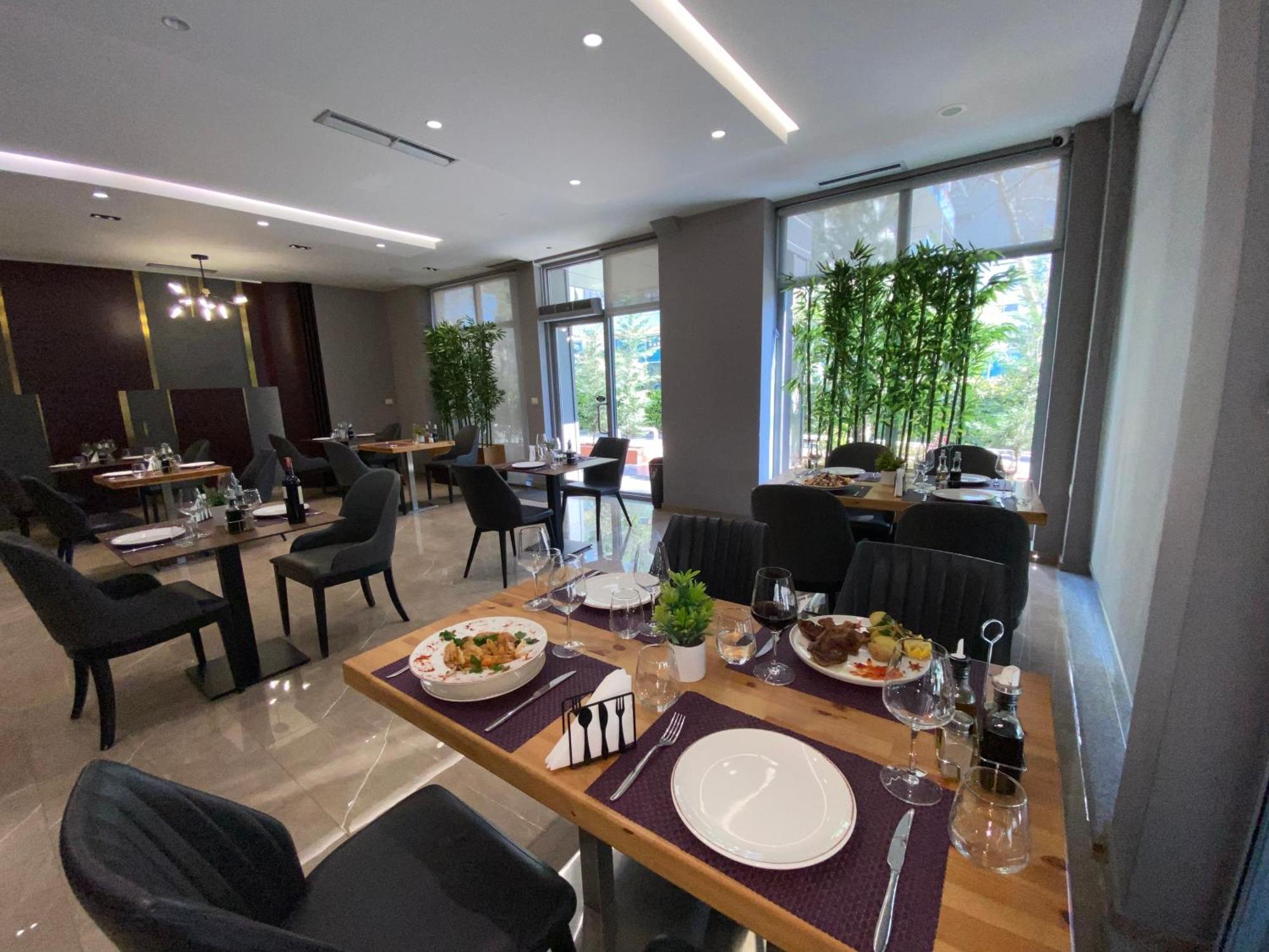 Doanesia Premium Hotel & Spa Tiranë Eksteriør bilde